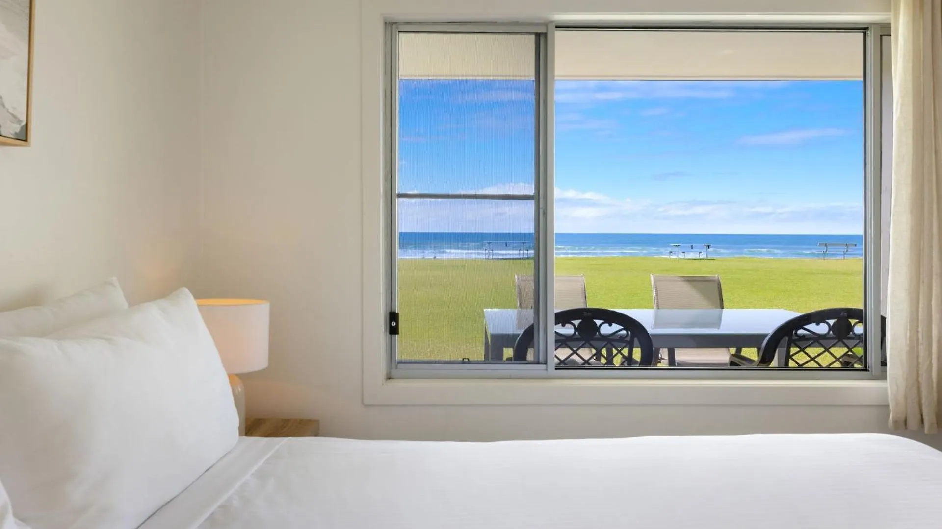 Absolute Beachfront Apartment 3B Lennox Head 0*,  Australia